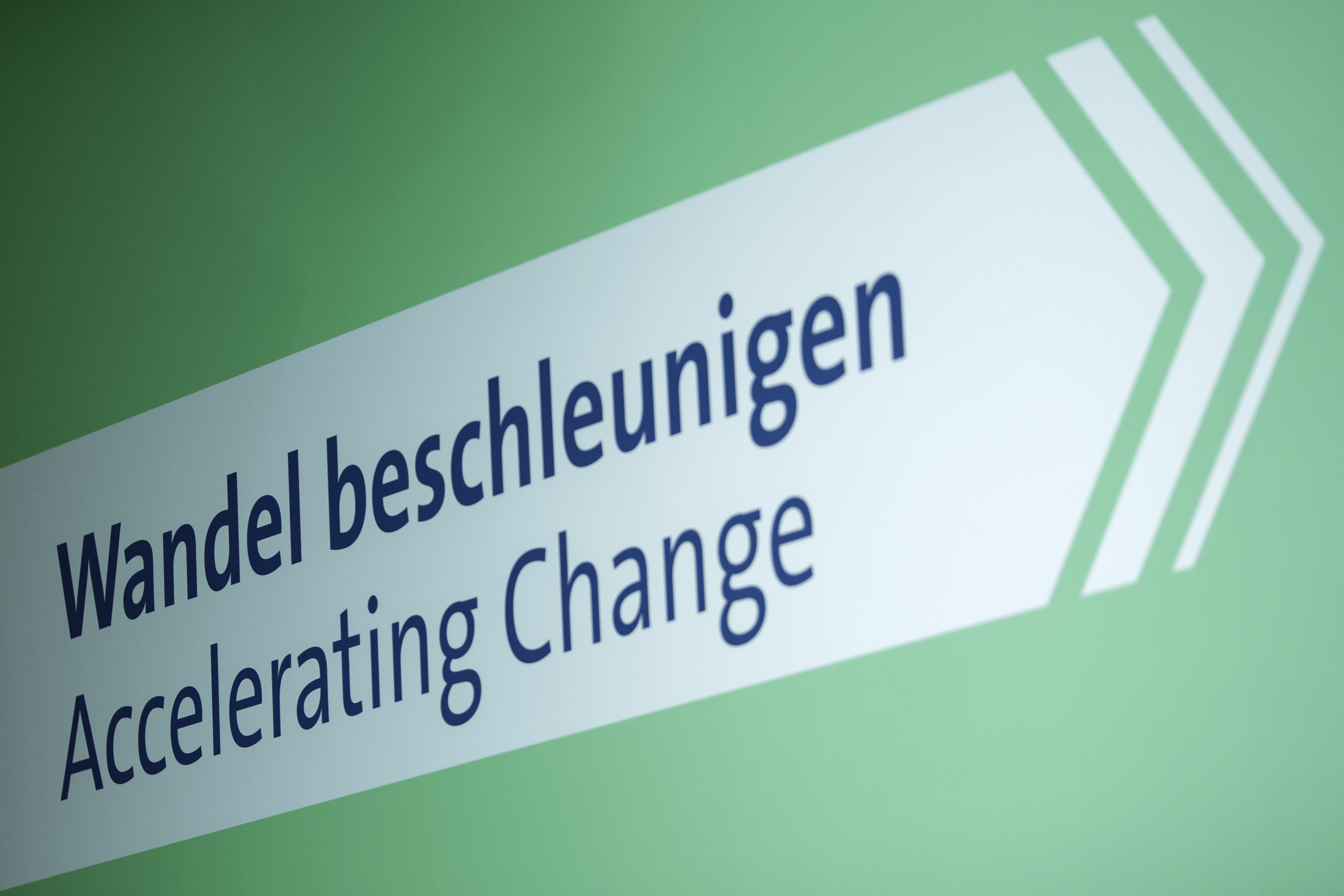 Internationale SDG-Netzwerkkonferenz „Wandel beschleunigen/Accelerating Change” am 5. November in Berlin; © BMU/Janine Schmitz