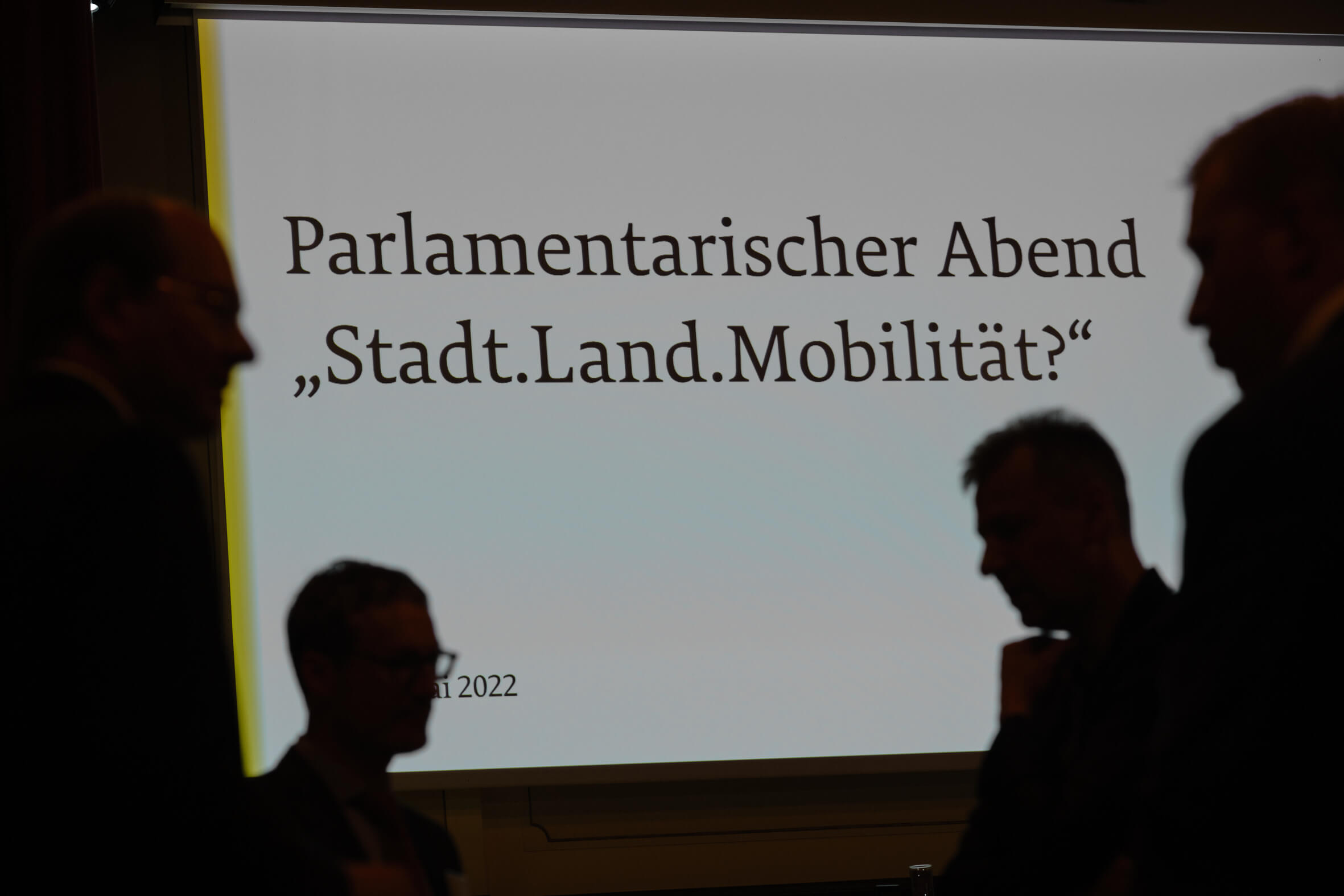 Der RNE hat am 31.05.2022 einen Parlamentarischen Abend zum Thema „Stadt. Land. Mobilität?“ organisiert, auf dem Bundestagsabgeordnete, Oberbürgermeister*innen & Landrät*innen die Ergebnisse unseres Dialogs "Nachhaltige Stadt" und des Landräte-Dialogs zur Mobilitätswende diskutierten. Foto: André Wagenzik © Rat für Nachhaltige Entwicklung