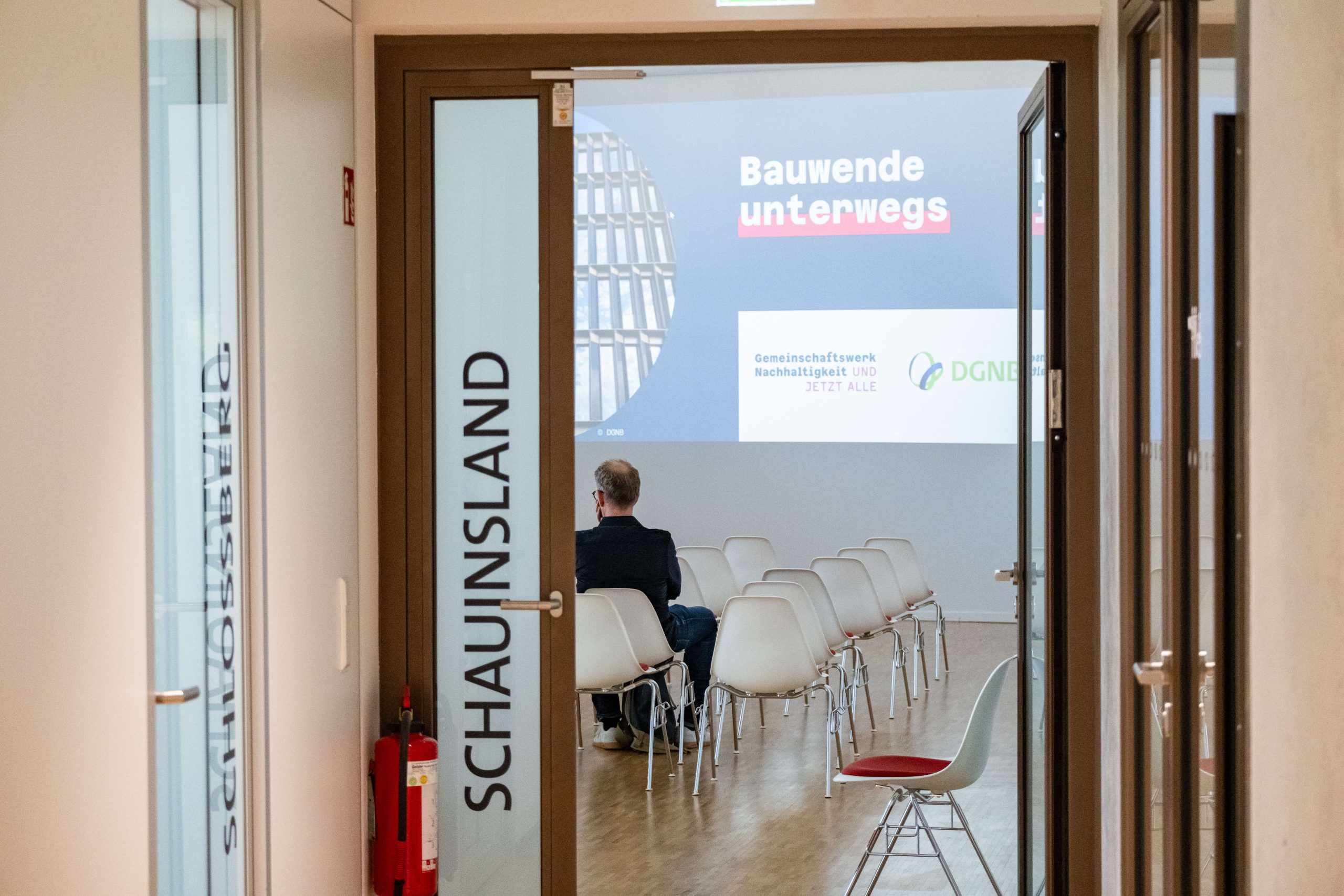 Vierter Halt der Bauwende unterwegs von Gemeinschaftswerk Nachhaltigkeit in Kooperation mit der Deutschen Gesellschaft für Nachhaltiges Bauen (DGNB) in Freiburg am 20.09.2023. Fotos: Martin Ziaja Photography